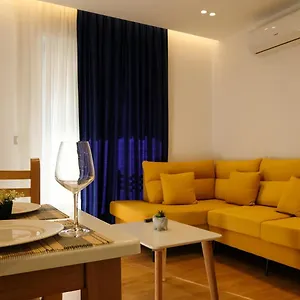 2e Center , Tirana Albanien