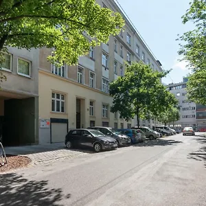 Apartment Universum 2